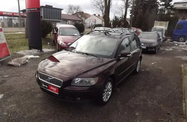 VOLVO V50 
