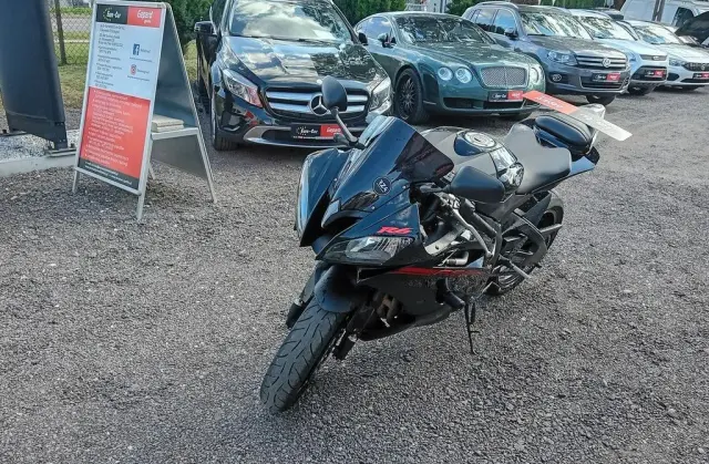 YAMAHA R6 